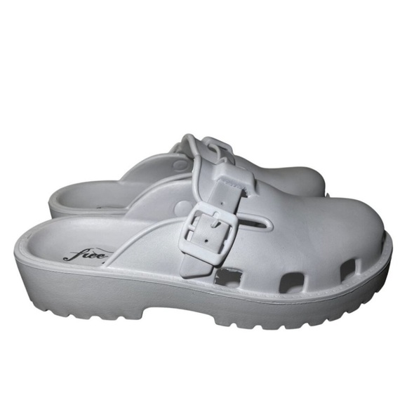 50%off w♥️ New Free People Karlie Buckle Clog 8 white clog Free People S29 - Picture 2 of 3